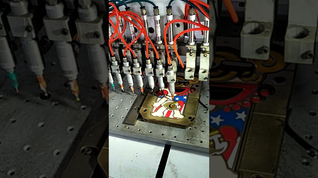 Silicone Co injection molding (Dripping injection dispensing )making the multi-color 3D phone case