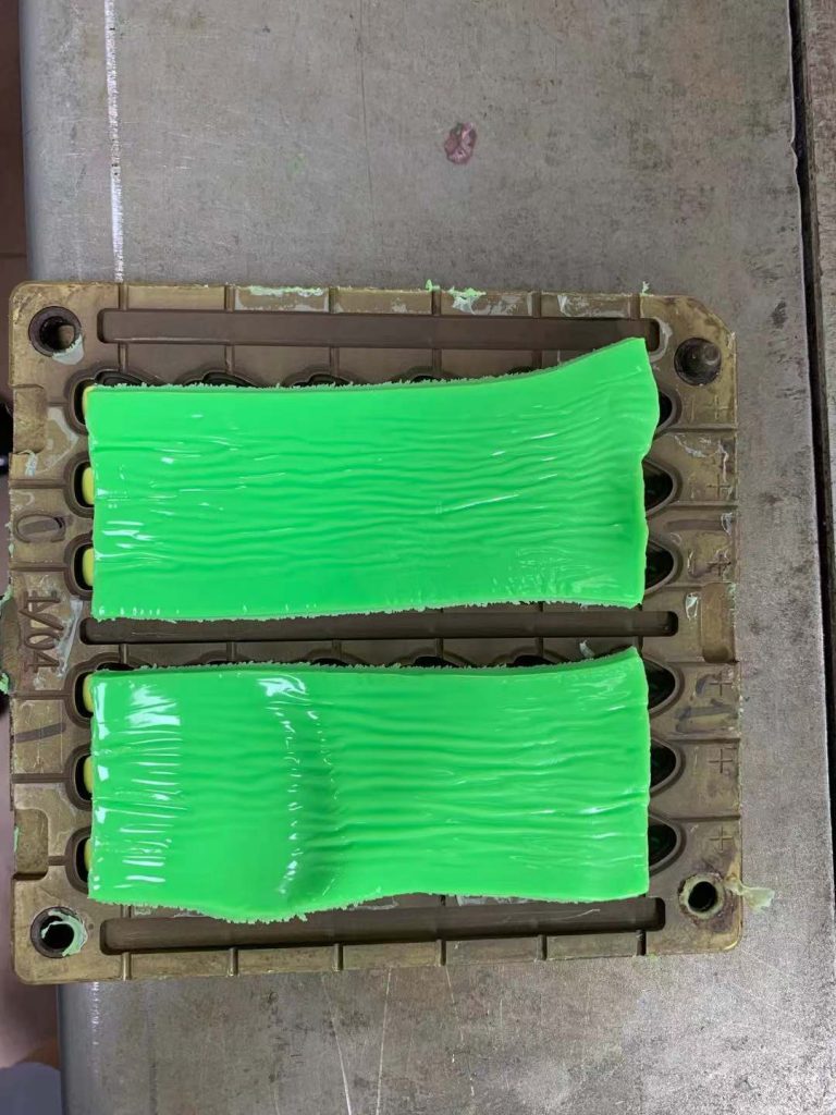 Solid silicone rubber on after the liquid silicone rubber formed - Co-injection Dripping Molding - ZSR