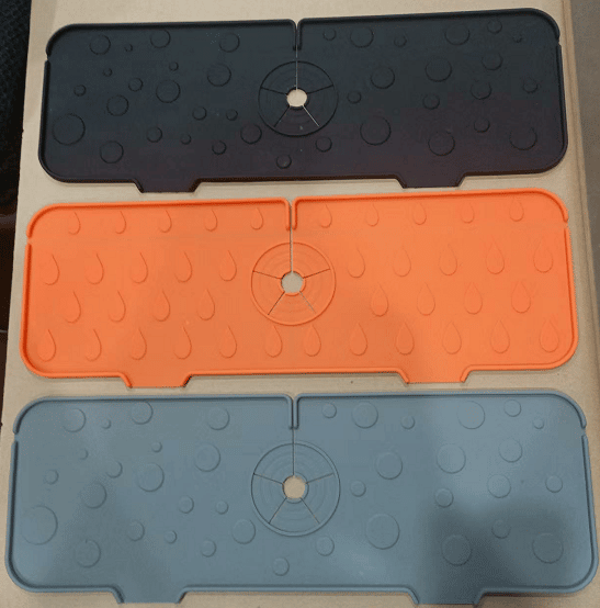 Tappetino Paraspruzzi In Silicone Per Rubinetto Cucina – Antiscivolo Con Drenaggio E Porta Spugna (45,5 Cm, Grigio/Verde/Bianco)