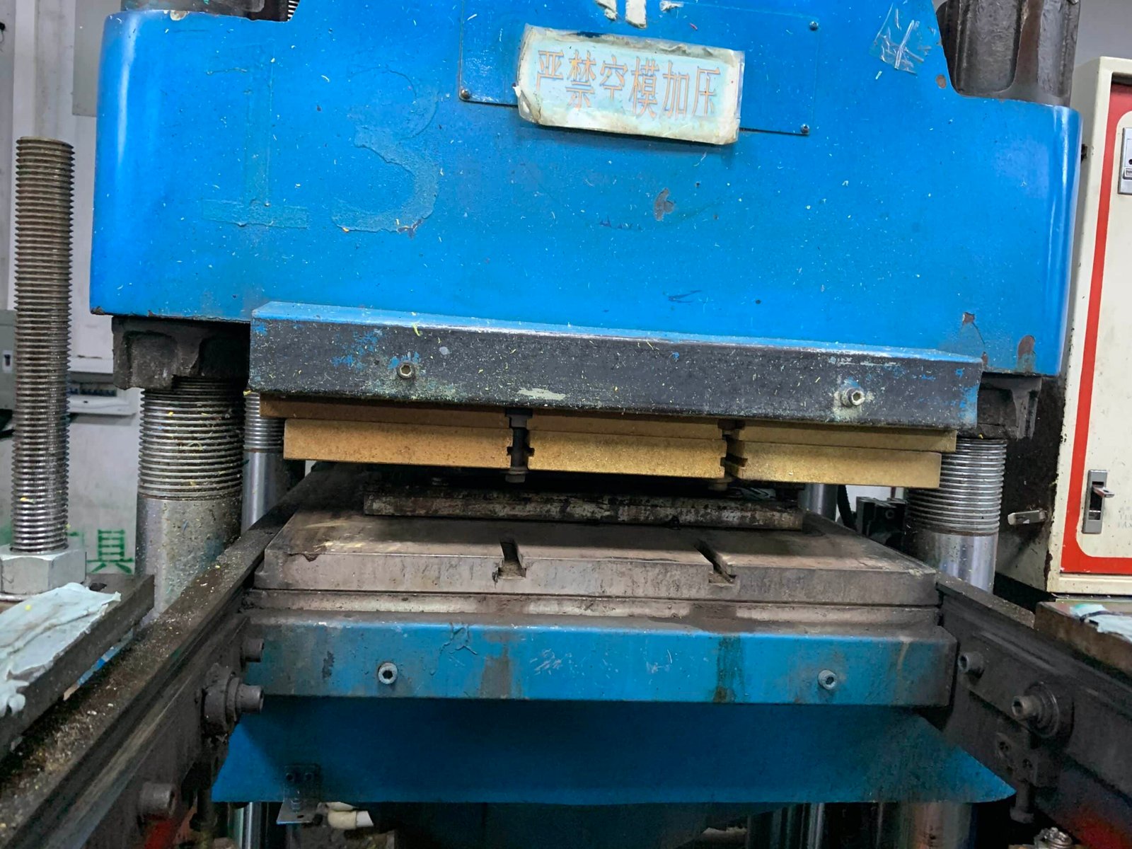 Curing silicone placemat 1 scaled - How to create private silicone placemats? - Z.S.R.