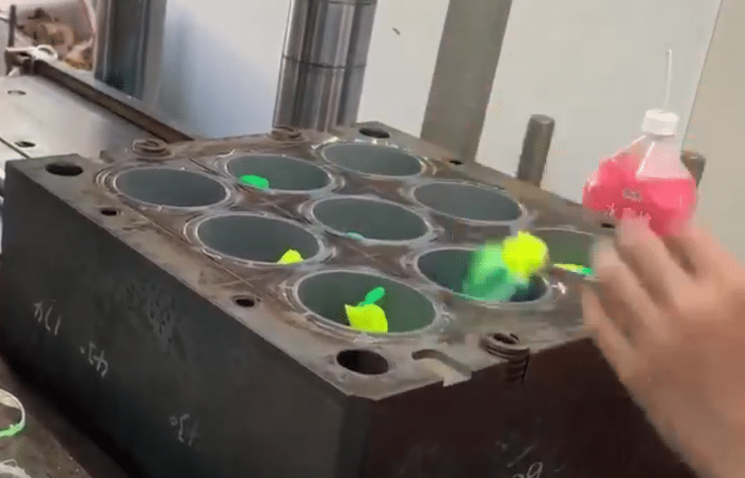 Feeding the material in silicone cup tooling - How To Create Your Silicone Cups? - Z.S.R.