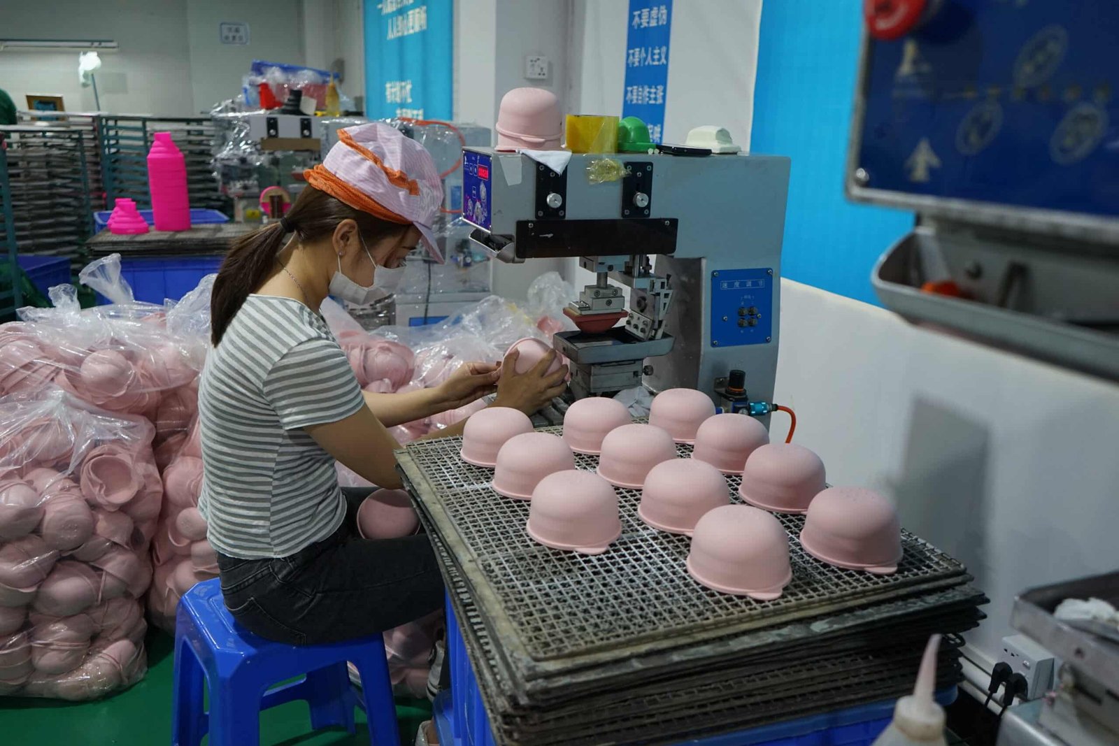 Pad printing silicone products scaled - How to create private silicone shower scrubber or body scrubber? - Z.S.R.