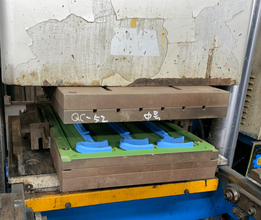 Silicone body scrubber material in tooling - How to create private silicone shower scrubber or body scrubber? - Z.S.R.