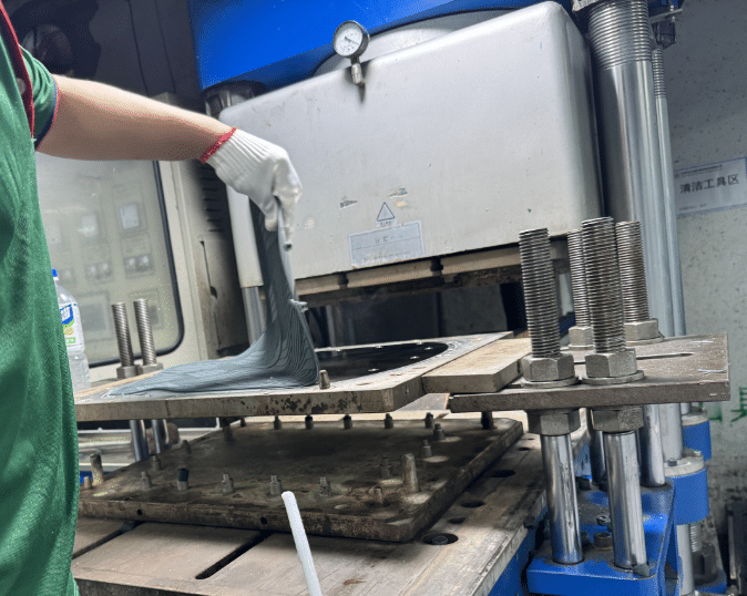 Silicone tray die out - How to create private silicone trays? - Z.S.R.