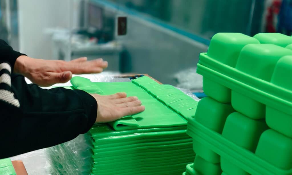 Weight the silicone mold material - How to create private silicone molds? - Z.S.R.