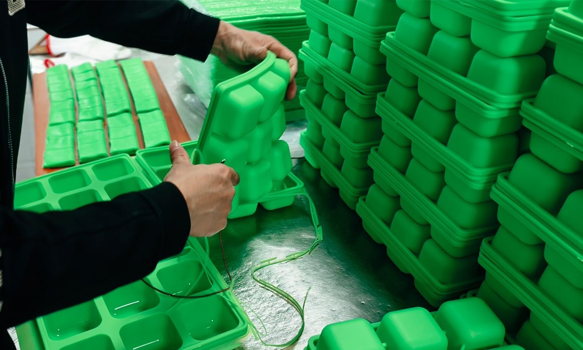 trimming silicone mold - How to create private silicone molds? - Z.S.R.