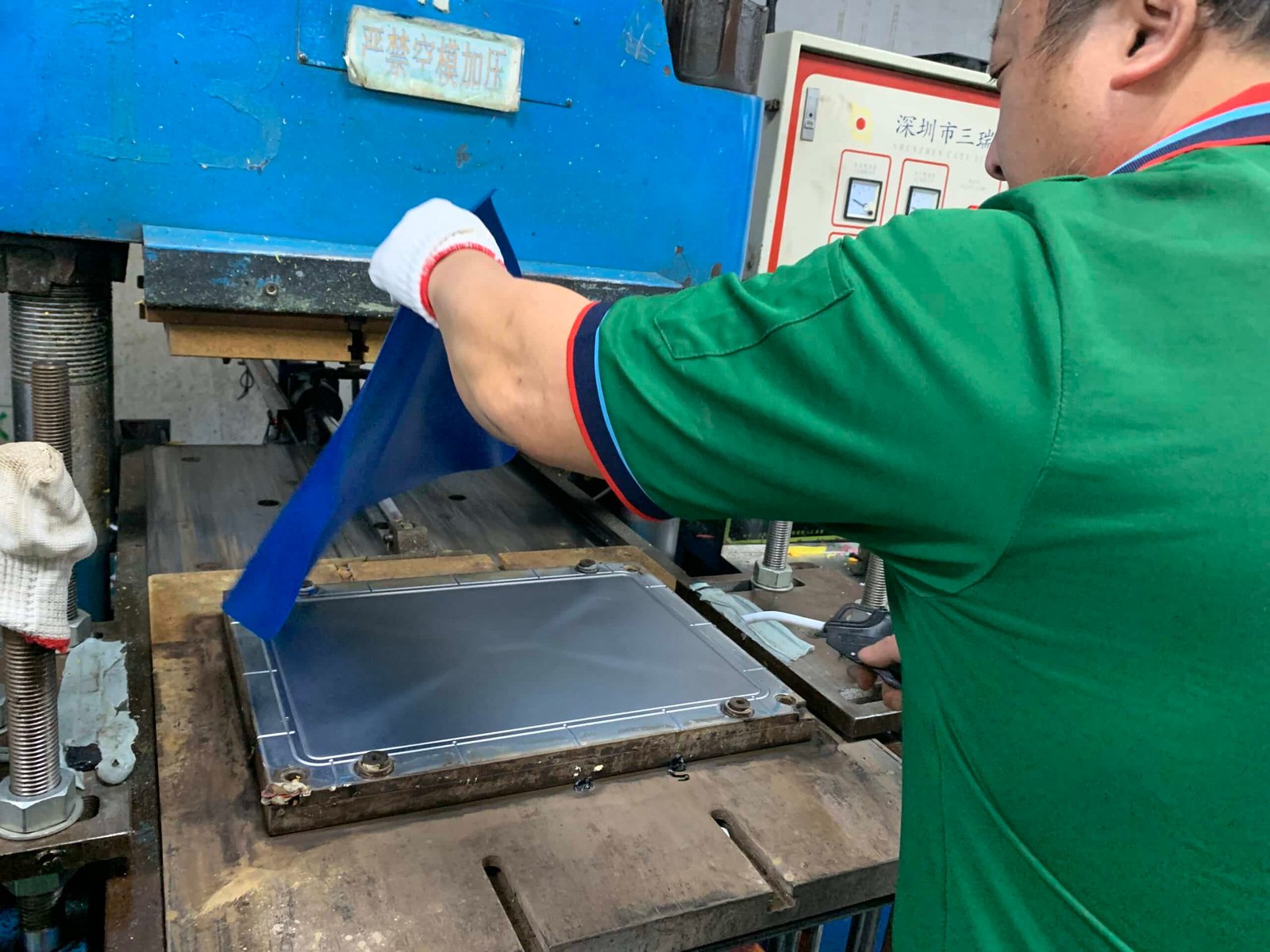 Demolding silicone protector scaled - How to create private silicone protector? - Z.S.R.