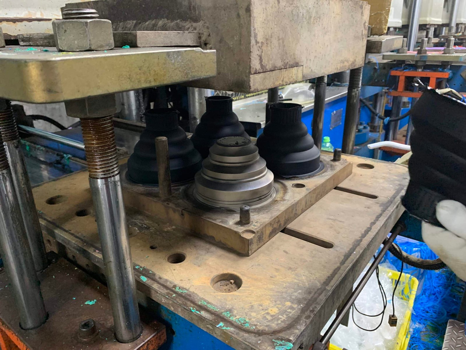 QC molded silicone products scaled - How to create your molded silicone products? - Z.S.R.