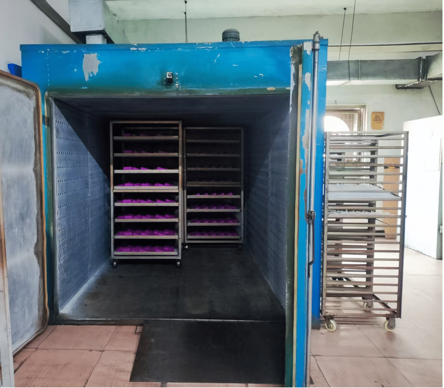 Secondary vulcanization of silicone Christmas tree molds