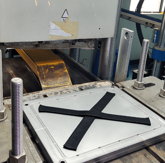 Silicone heat-resistant mat molding
